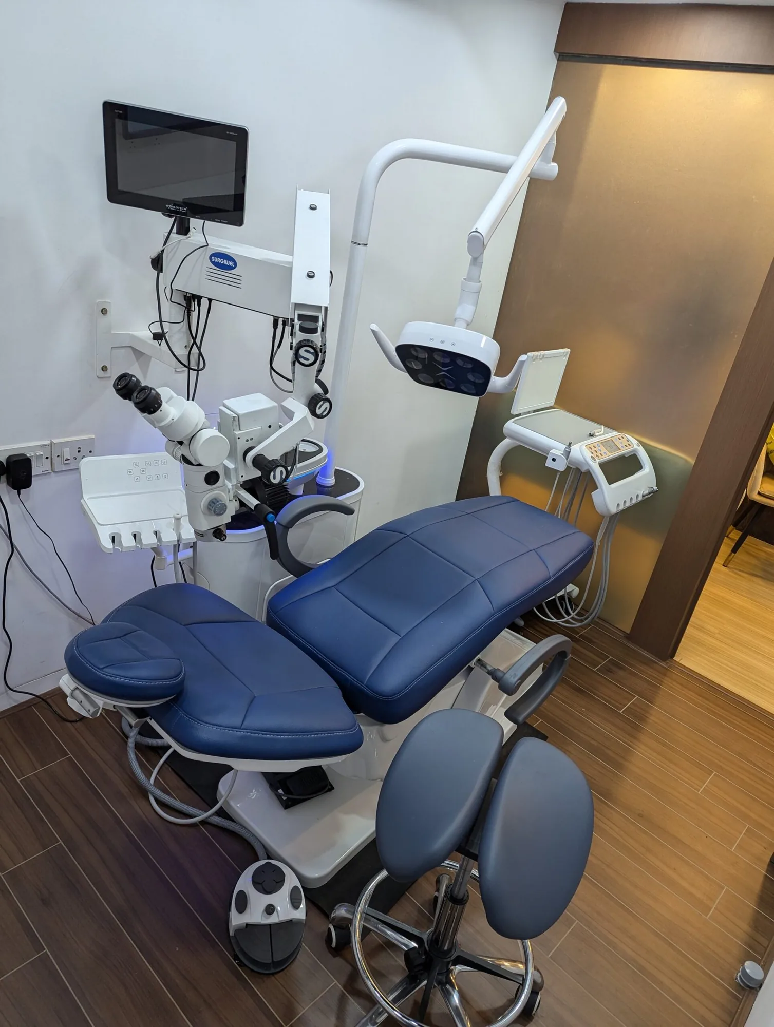 The microscope-equipped operatory at The Dental Cove, Chembur